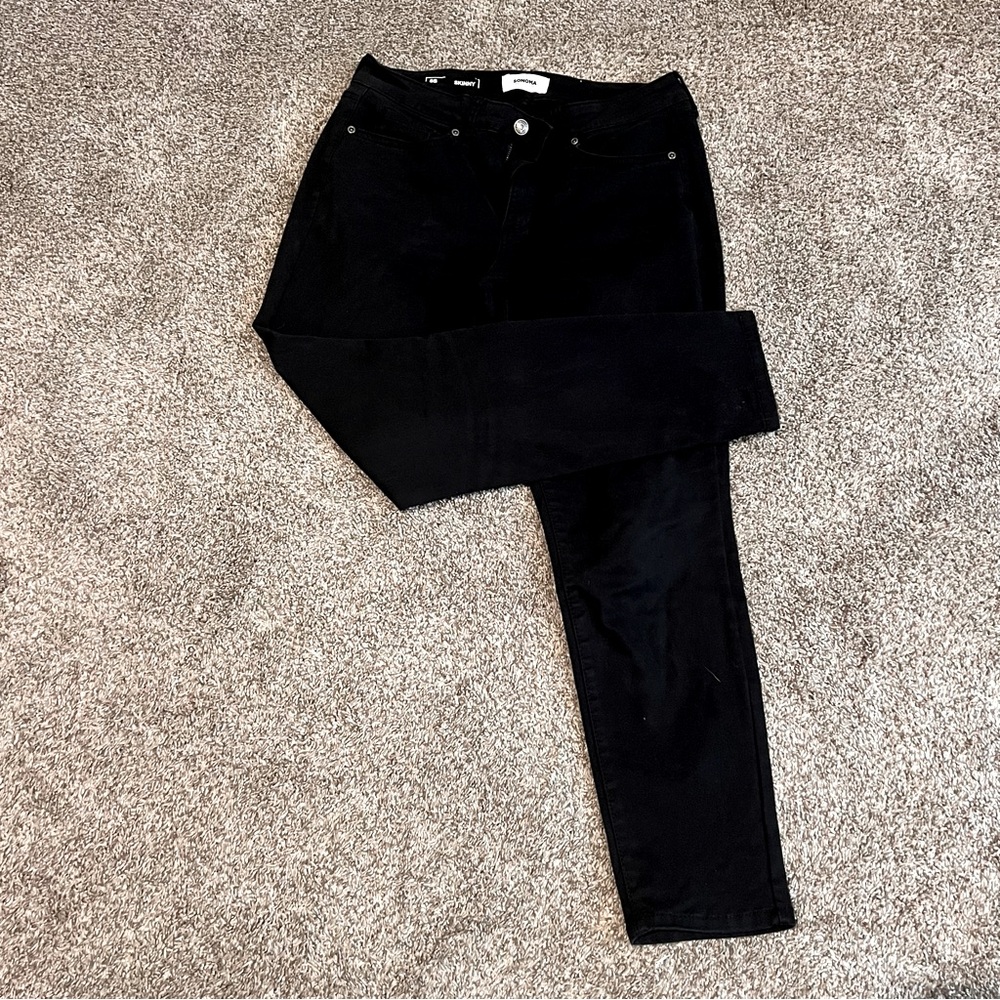 Sonoma stretchy black pants size 8S.  Great condition.